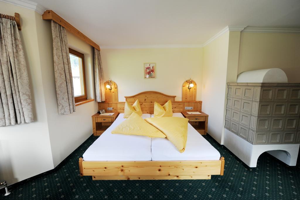 Hotel Garni Landhaus Platzer Целль-ам-Ціллер Екстер'єр фото