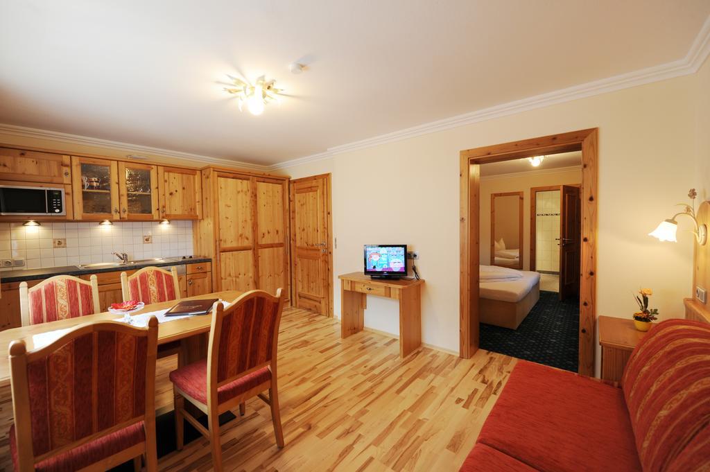 Hotel Garni Landhaus Platzer Целль-ам-Ціллер Екстер'єр фото
