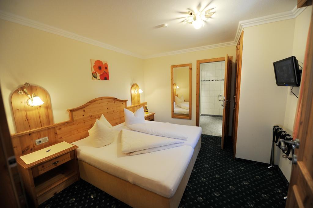 Hotel Garni Landhaus Platzer Целль-ам-Ціллер Екстер'єр фото