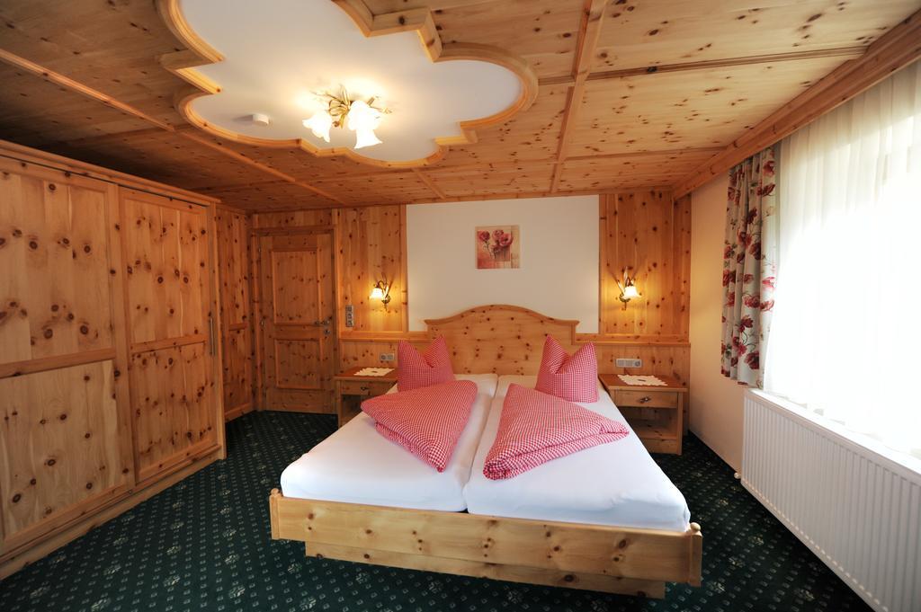 Hotel Garni Landhaus Platzer Целль-ам-Ціллер Екстер'єр фото